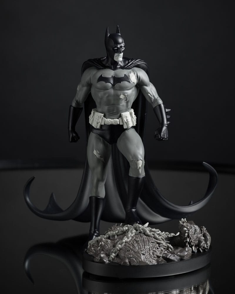 DC Direct Statue 1/10 Batman by Bjorn Barends (Black White) 18 cm Image 8