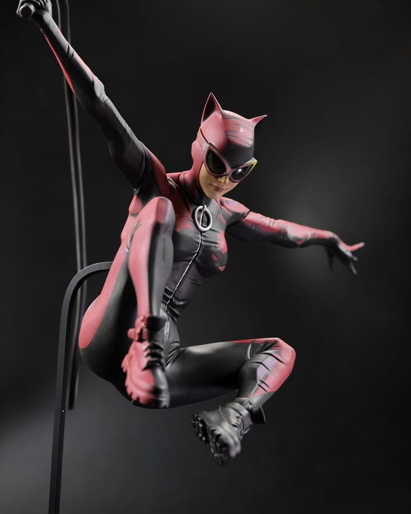 DC Designer Series Statue 1/6 Catwoman by Jock 33 cm Image 3