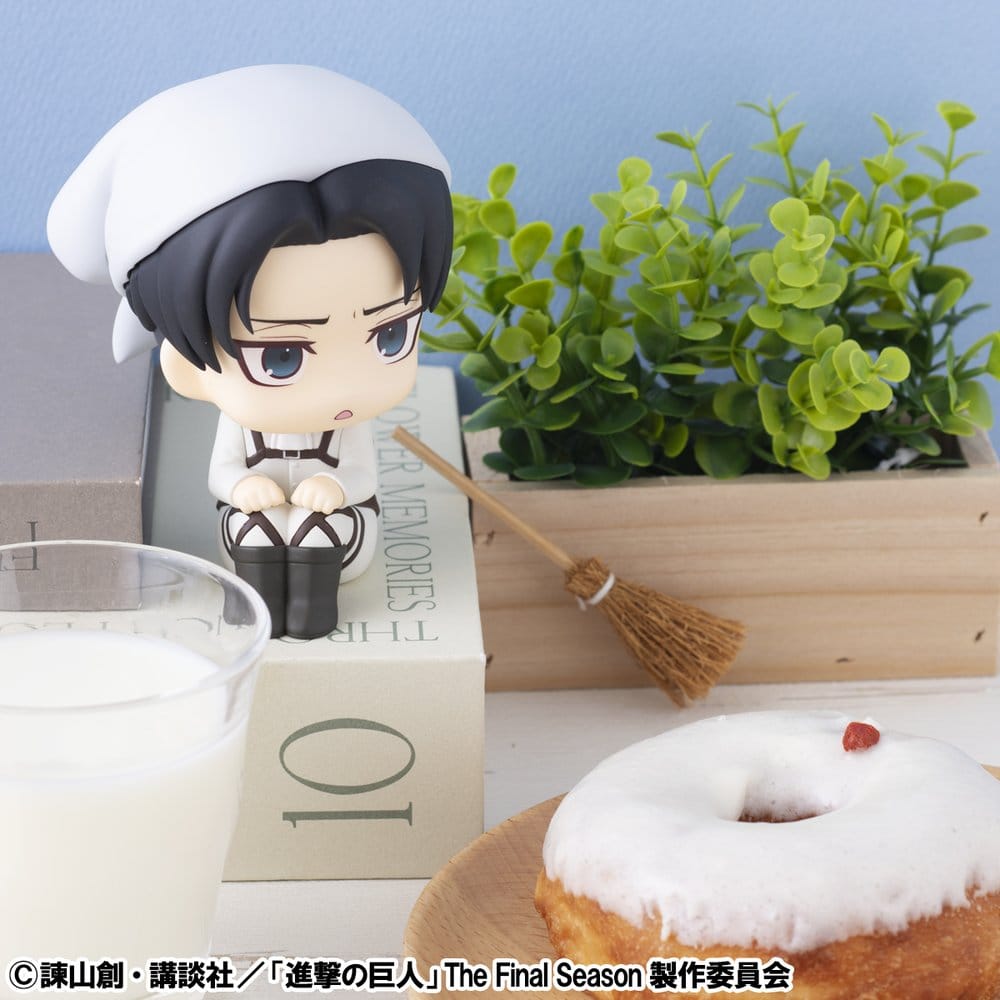 Attack on Titan Look Up PVC Statue Levi Cleaning up Ver. 11 cm Image 7