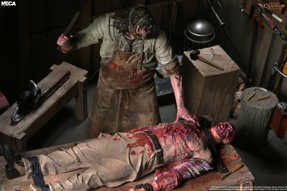 Texas Chainsaw Massacre: The Beginning Diorama Actionfigur Leatherface Slaughterhouse Boxed Set 18 cm Image 4