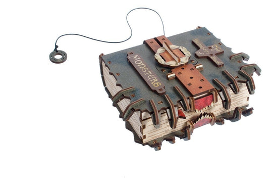 Harry Potter Modellbausatz aus Holz Das Monsterbuch der Monster Image 2