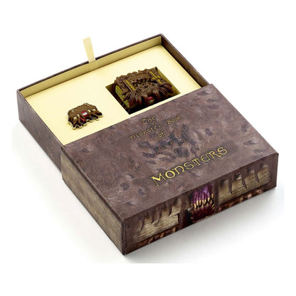 Harry Potter: Monster Book Schlüsselanhänger und Ansteckpin Geschenkset Image 1
