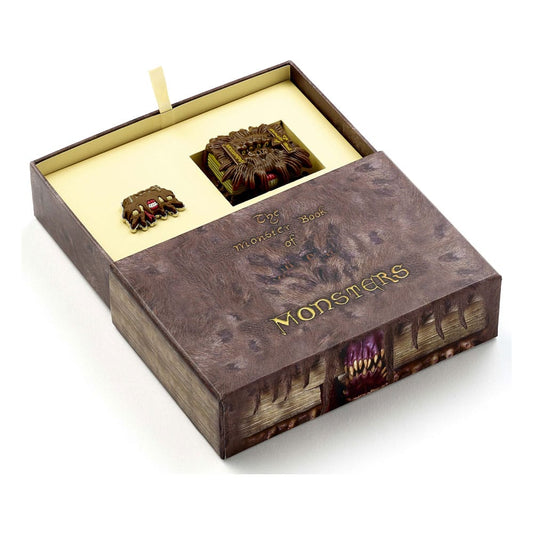 Harry Potter: Monster Book Schlüsselanhänger und Ansteckpin Geschenkset Image 1