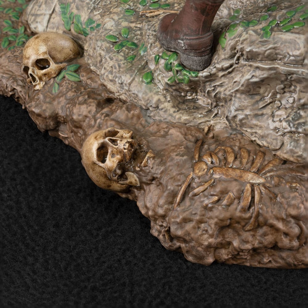 Tomb Raider PVC Statue Lara Croft Survivor Era 33 cm Image 9