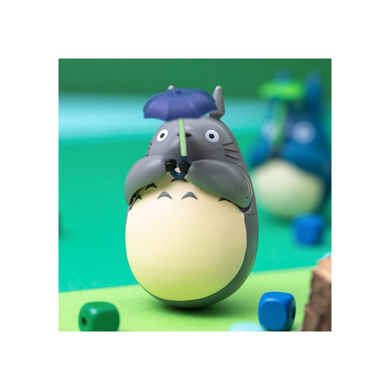 Mein Nachbar Totoro Figur mit rundem Boden Big Totoro with leaf 7 cm Image 3