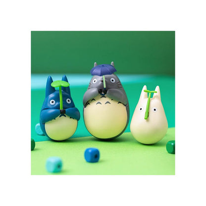 Mein Nachbar Totoro Figur mit rundem Boden Mid Totoro with leaf 6 cm Image 3