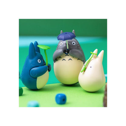 Mein Nachbar Totoro Figur mit rundem Boden Mid Totoro with leaf 6 cm Image 4