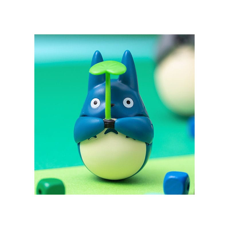 Mein Nachbar Totoro Figur mit rundem Boden Mid Totoro with leaf 6 cm Image 6