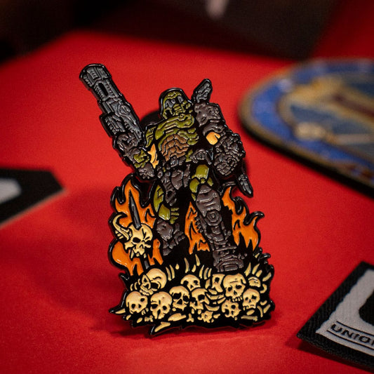 Doom Eternal Ansteck-Pin Doom Guy Limited Edition Image 2