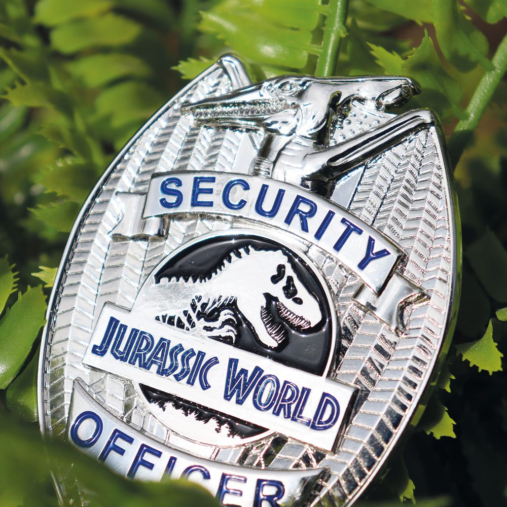 Jurassic World Ansteck-Pin Limited Edition Replica Security Officer Image 3