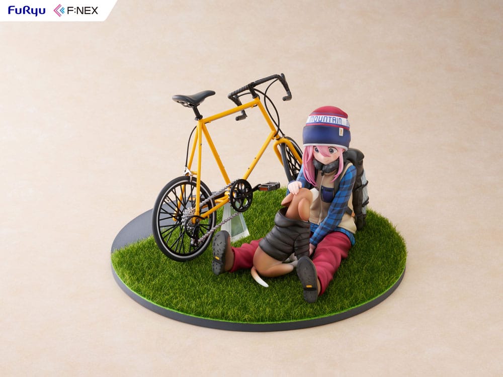 Laid Back Camp F:NEX PVC Statue 1/7 Nadeshiko Kagamihara 13 cm Image 3