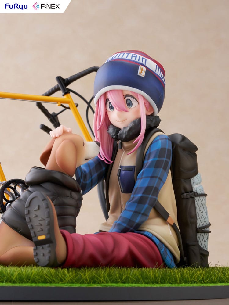 Laid Back Camp F:NEX PVC Statue 1/7 Nadeshiko Kagamihara 13 cm Image 4