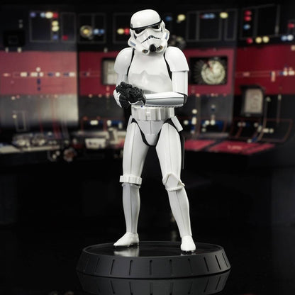 Star Wars Episode IV Milestones Statue 1/6 Han Solo (Stormtrooper Disguise) 40th Anniversary Exclusive 30 cm Image 2