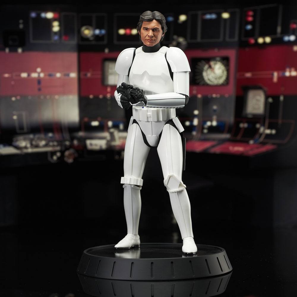 Star Wars Episode IV Milestones Statue 1/6 Han Solo (Stormtrooper Disguise) 40th Anniversary Exclusive 30 cm Image 4