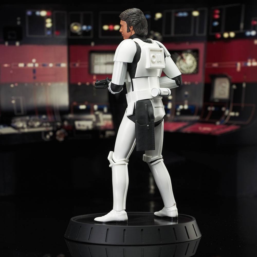 Star Wars Episode IV Milestones Statue 1/6 Han Solo (Stormtrooper Disguise) 40th Anniversary Exclusive 30 cm Image 7