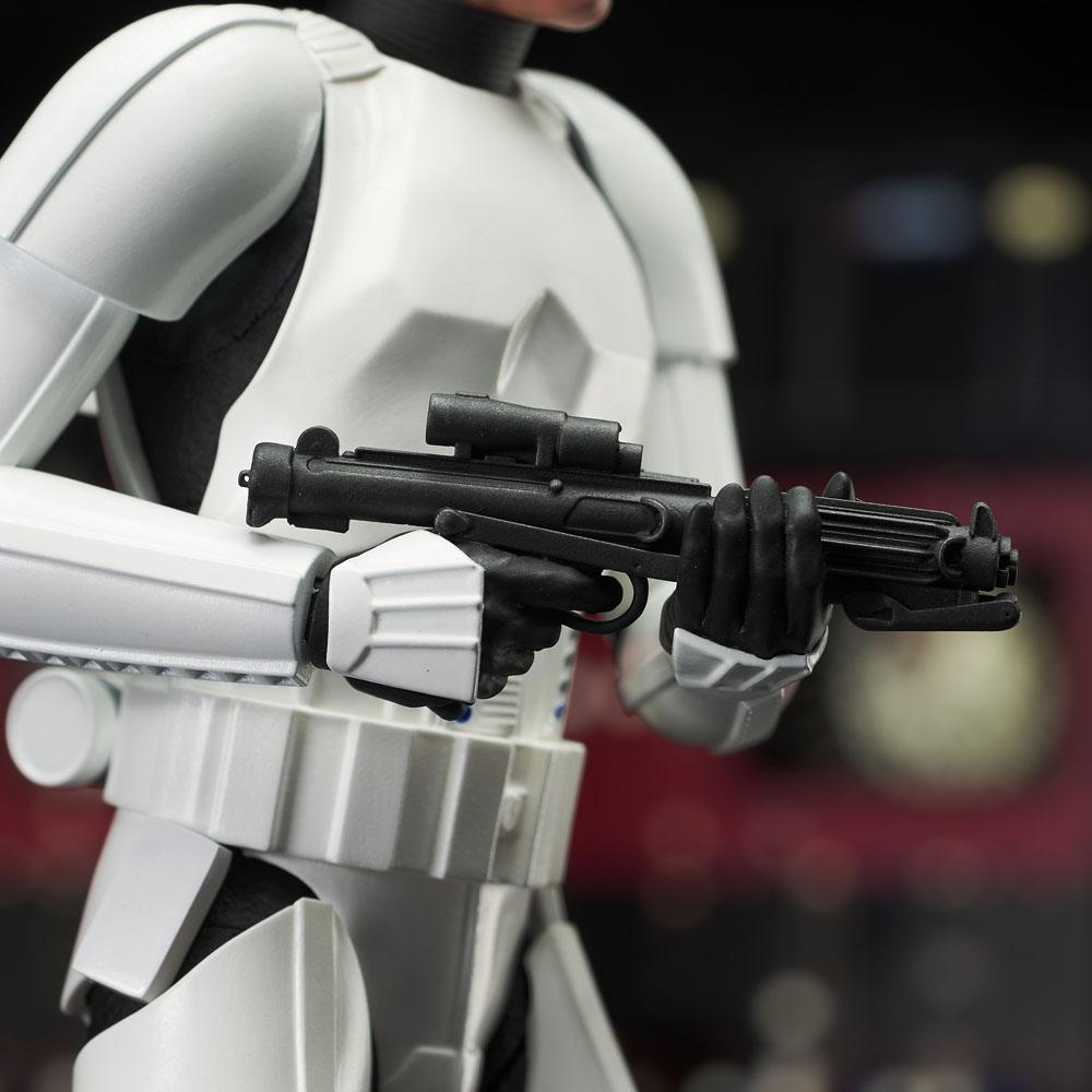 Star Wars Episode IV Milestones Statue 1/6 Han Solo (Stormtrooper Disguise) 40th Anniversary Exclusive 30 cm Image 11