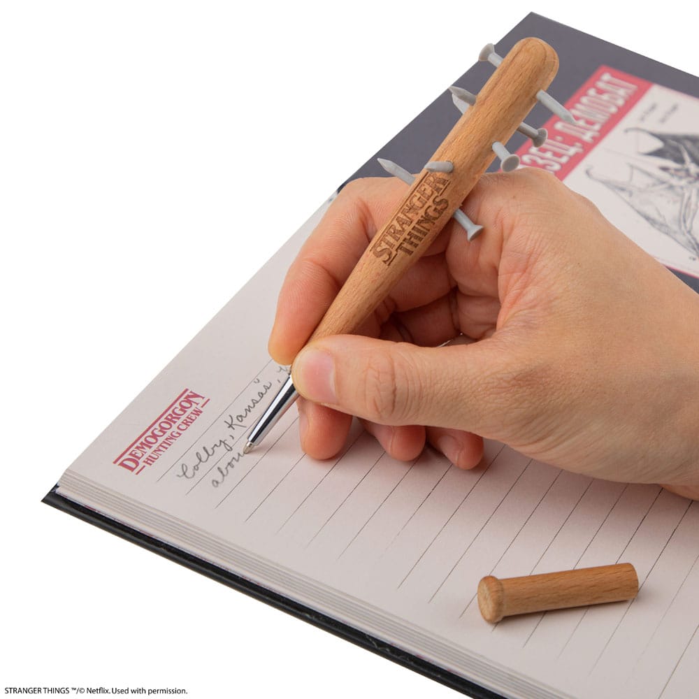 Stranger Things Stachelige Schlägerkugelschreiber & Stranger Things Anstecknadel Image 3