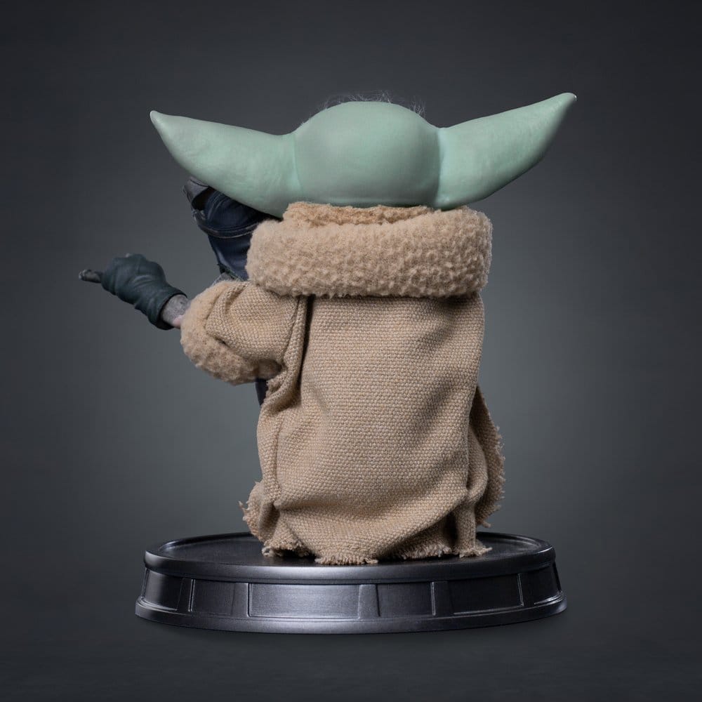 The Mandalorian & Grogu Grogu Collection Statue Grogu No Squeezy Image 4