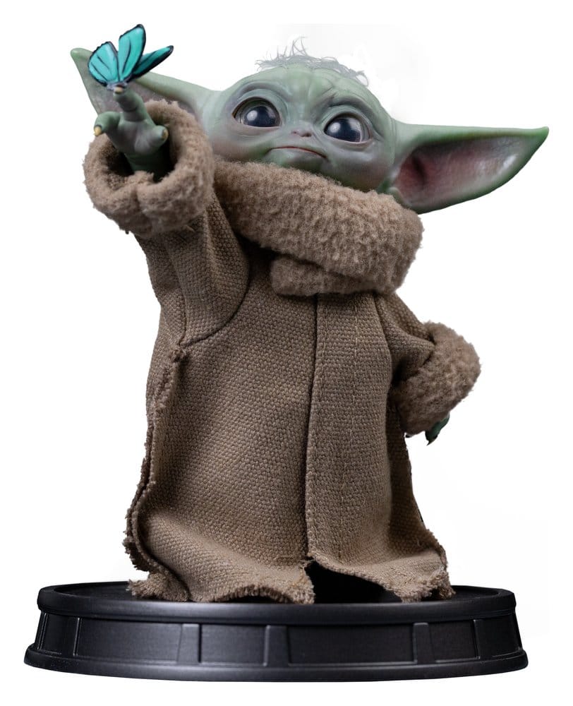 The Mandalorian & Grogu Grogu Collection Statue Grogu Butterfly Wonder Image 1