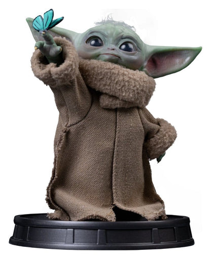 The Mandalorian & Grogu Grogu Collection Statue Grogu Butterfly Wonder Image 1