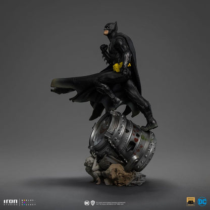 DC Comics BDS Art Scale Statue 1/10 Batman Deluxe (Black Version Exclusive) heo EU Exclusive 30 cm Image 4