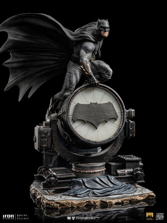 Zack Snyder's Justice League Deluxe Art Scale Statue 1/10 Batman on Batsignal 28 cm Image 2