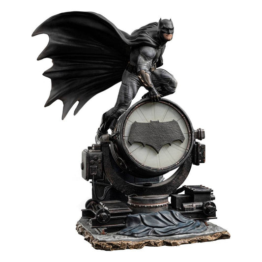 Zack Snyder's Justice League Deluxe Art Scale Statue 1/10 Batman on Batsignal 28 cm Image 1