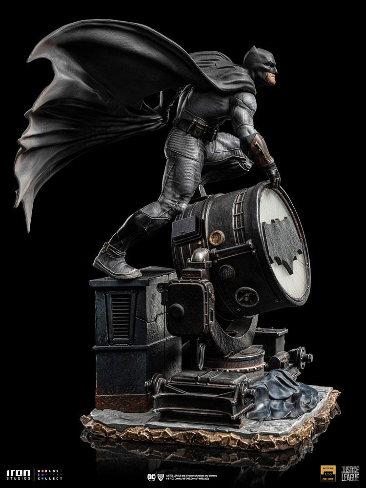 Zack Snyder's Justice League Deluxe Art Scale Statue 1/10 Batman on Batsignal 28 cm Image 4
