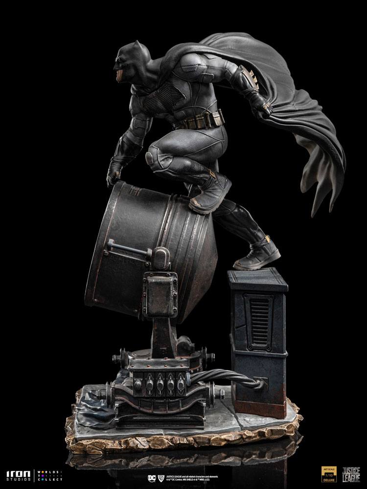 Zack Snyder's Justice League Deluxe Art Scale Statue 1/10 Batman on Batsignal 28 cm Image 6