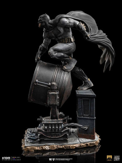 Zack Snyder's Justice League Deluxe Art Scale Statue 1/10 Batman on Batsignal 28 cm Image 6