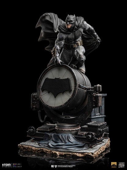 Zack Snyder's Justice League Deluxe Art Scale Statue 1/10 Batman on Batsignal 28 cm Image 7