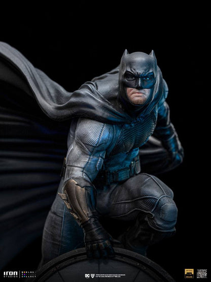 Zack Snyder's Justice League Deluxe Art Scale Statue 1/10 Batman on Batsignal 28 cm Image 8