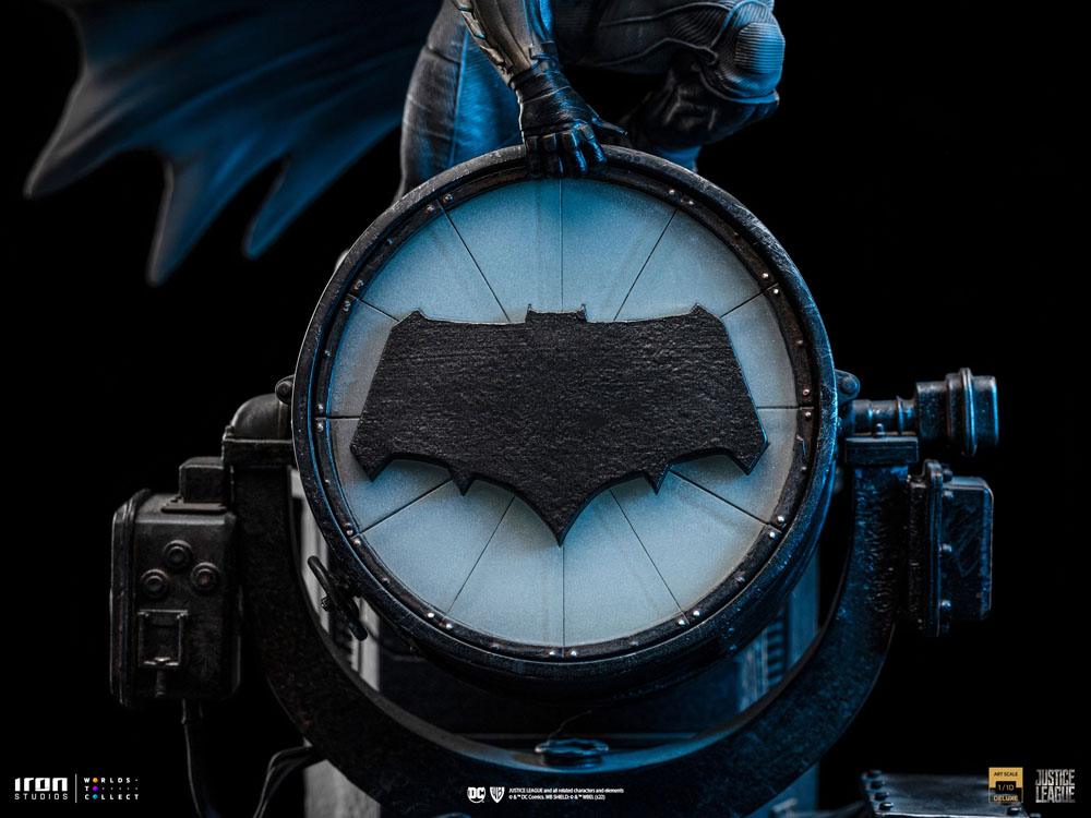 Zack Snyder's Justice League Deluxe Art Scale Statue 1/10 Batman on Batsignal 28 cm Image 11