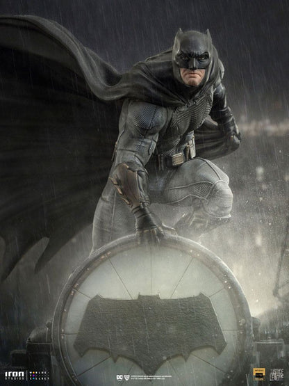 Zack Snyder's Justice League Deluxe Art Scale Statue 1/10 Batman on Batsignal 28 cm Image 16
