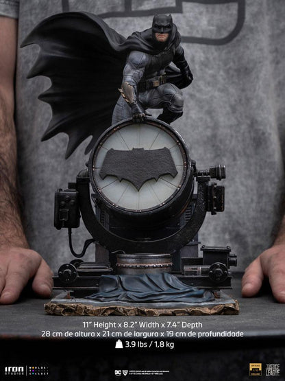 Zack Snyder's Justice League Deluxe Art Scale Statue 1/10 Batman on Batsignal 28 cm Image 17