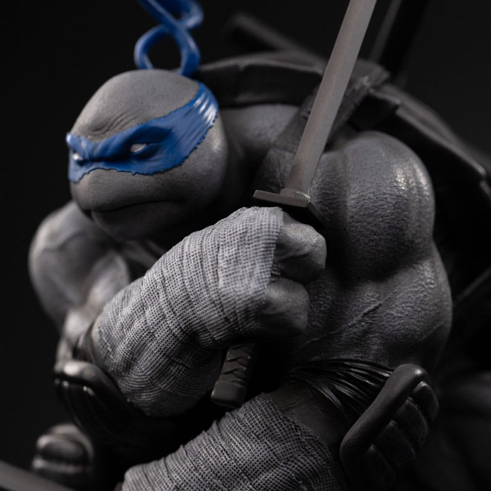 Teenage Mutant Ninja Turtles Art Scale Statue 1/10 Leonardo Black and White Variant 26 cm heo exclusive Image 7