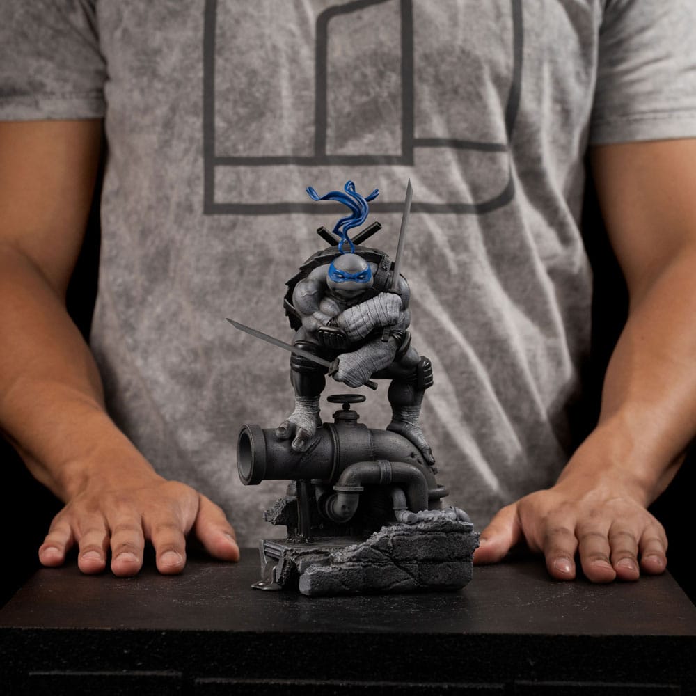 Teenage Mutant Ninja Turtles Art Scale Statue 1/10 Leonardo Black and White Variant 26 cm heo exclusive Image 10