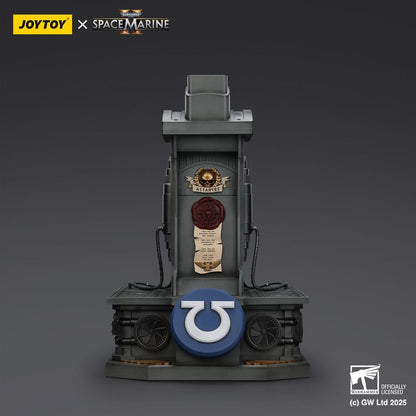 Warhammer 40,000: Space Marine 2 Replik Ultramarines Lieutenant Titus Helm mit Display-Stand 44 cm Image 5