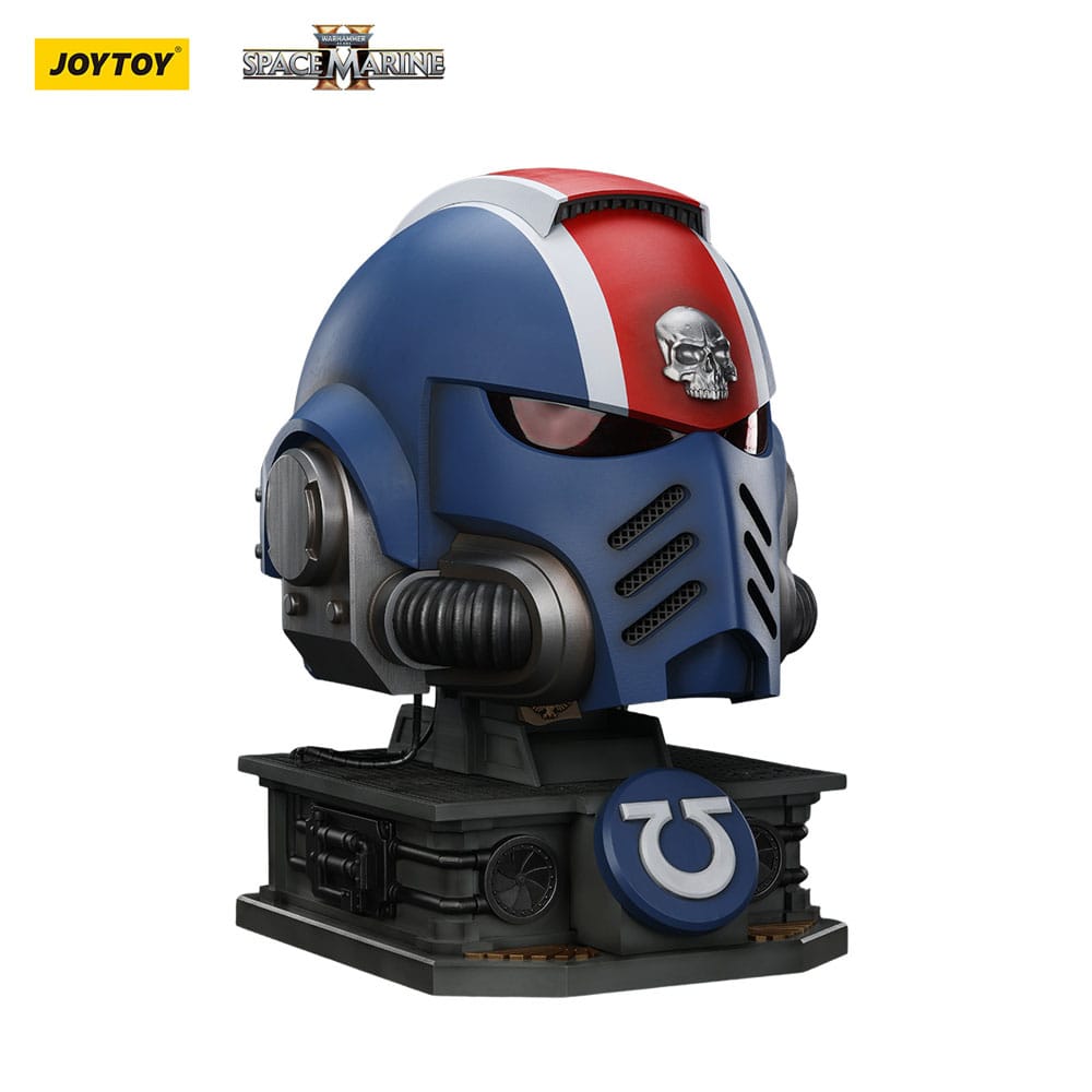 Warhammer 40,000: Space Marine 2 Replik Ultramarines Lieutenant Titus Helm mit Display-Stand 44 cm Image 9