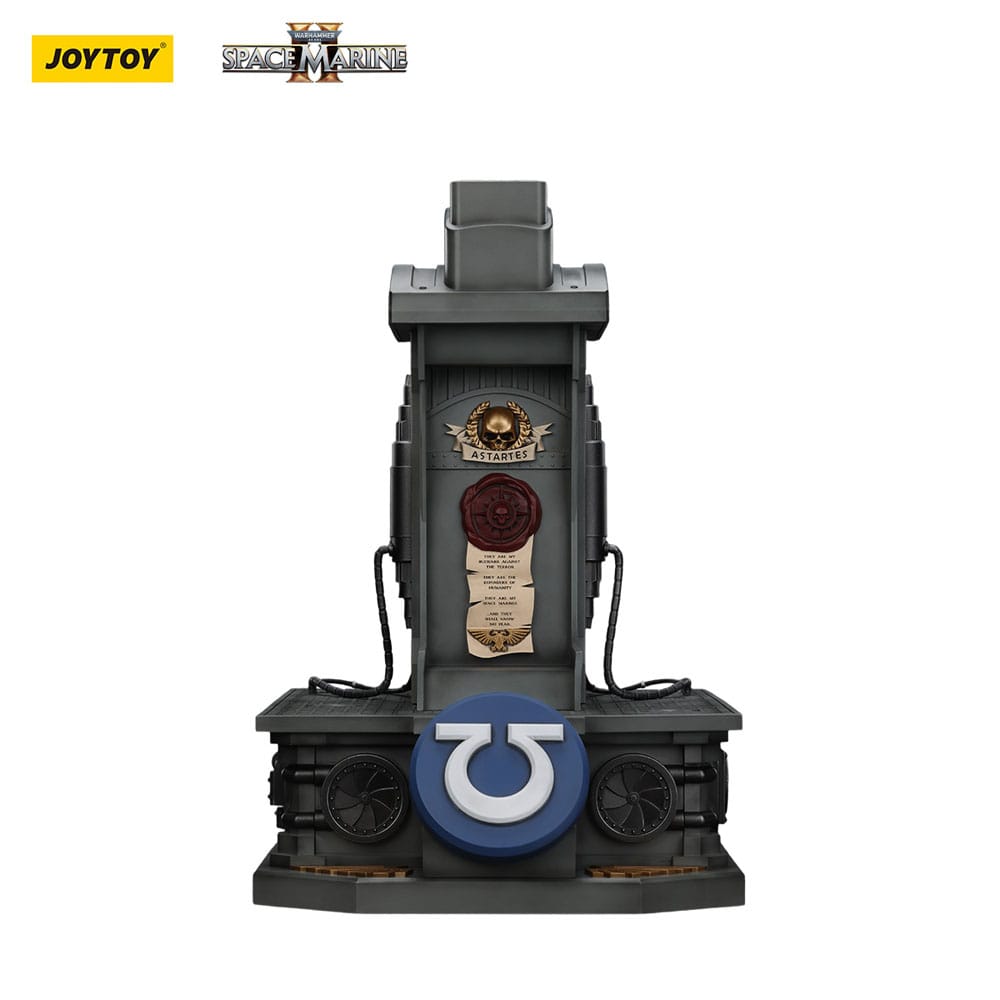 Warhammer 40,000: Space Marine 2 Replik Ultramarines Lieutenant Titus Helm mit Display-Stand 44 cm Image 10