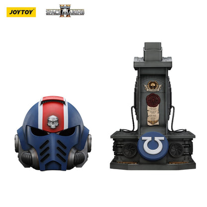Warhammer 40,000: Space Marine 2 Replik Ultramarines Lieutenant Titus Helm mit Display-Stand 44 cm Image 11