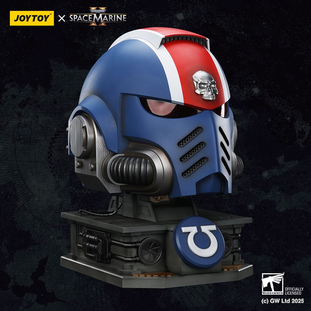 Warhammer 40,000: Space Marine 2 Replik Ultramarines Lieutenant Titus Helm mit Display-Stand 44 cm Image 12