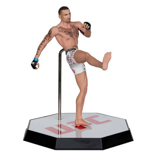 UFC Posed PVC Statue Max Holloway 18 cm Image 1