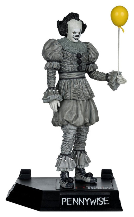 Es Welcome to Derry Movie Maniacs Figur Pennywise (Black &amp; White) 16 cm Image 1