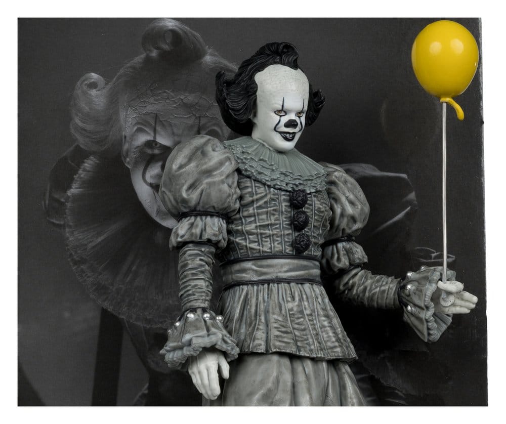 Es Welcome to Derry Movie Maniacs Figur Pennywise (Black &amp; White) 16 cm Image 3