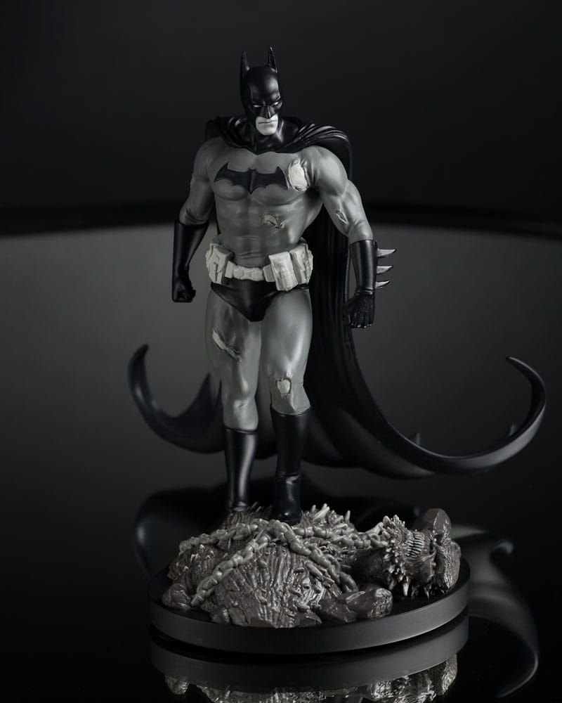 DC Direct Statue 1/10 Batman by Bjorn Barends (Black White) 18 cm Image 6