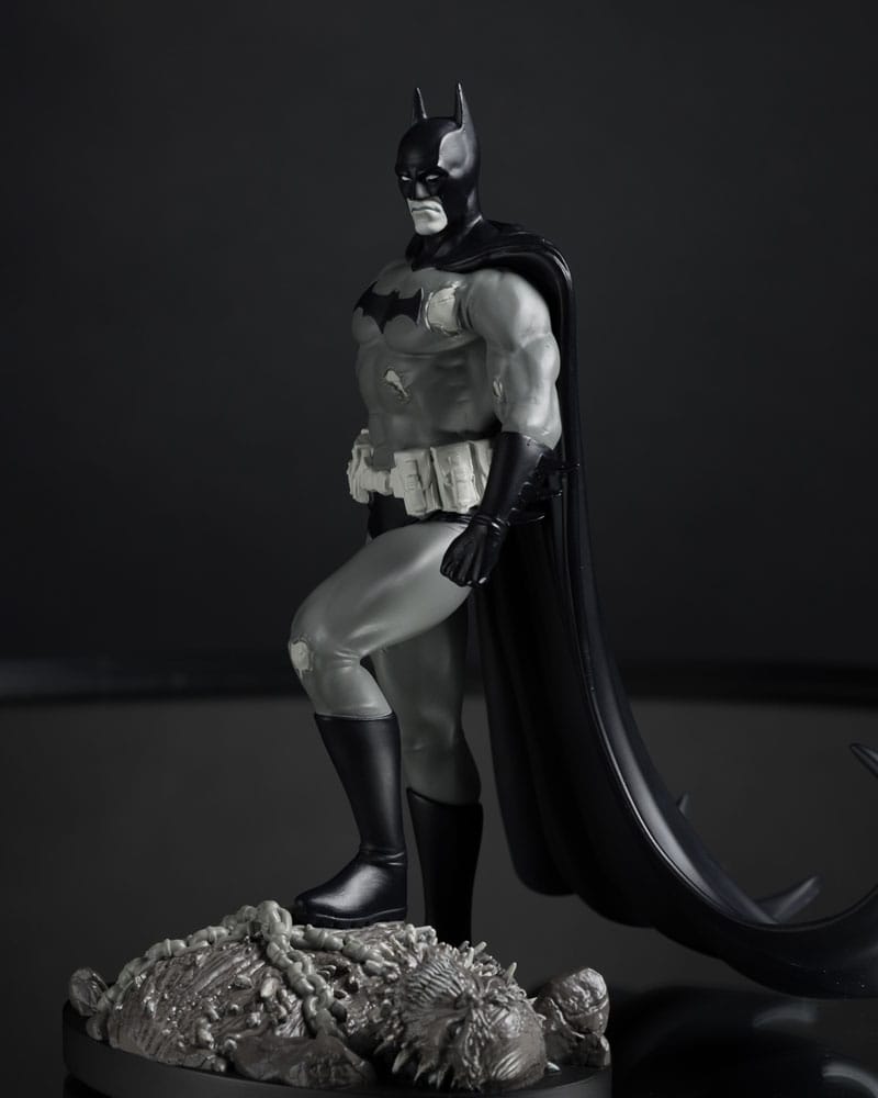 DC Direct Statue 1/10 Batman by Bjorn Barends (Black White) 18 cm Image 9