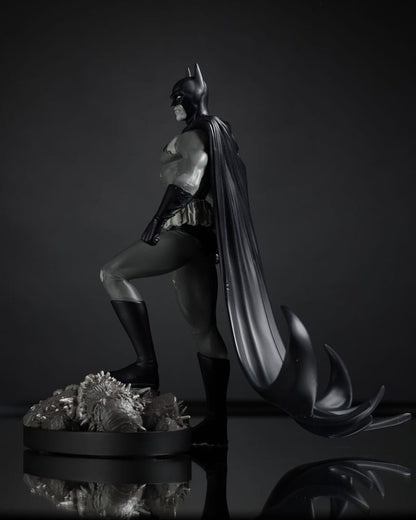 DC Direct Statue 1/10 Batman by Bjorn Barends (Black White) 18 cm Image 10