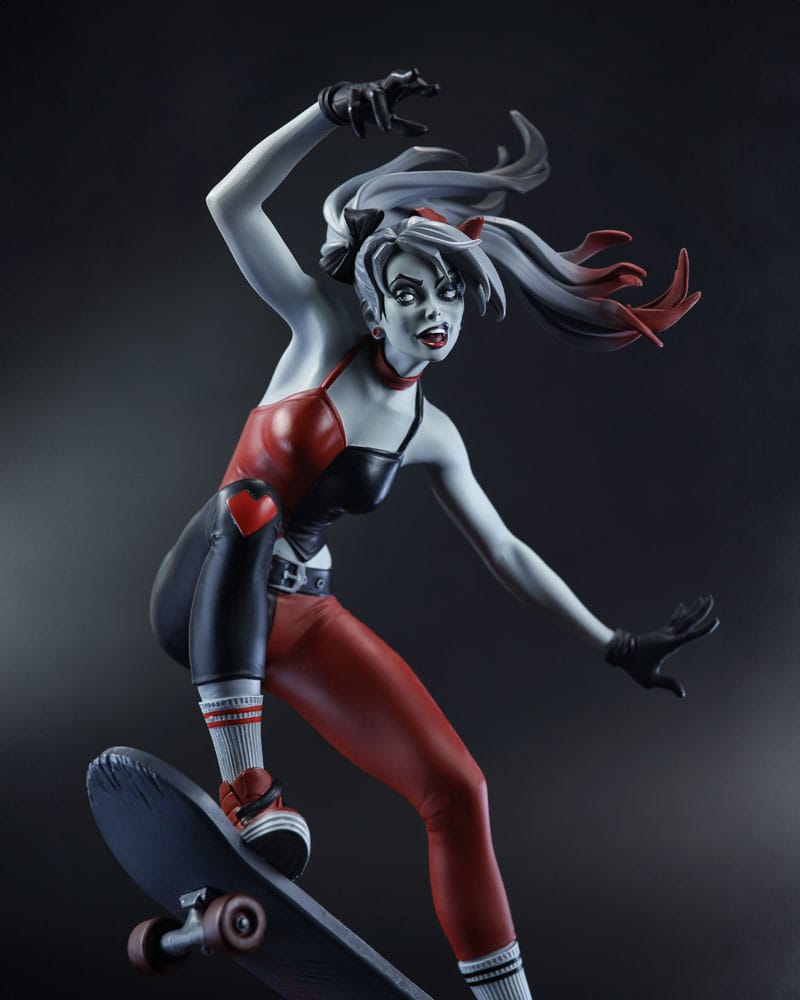 DC Direct Harley Quinn: Red, White & Black Statue 1/10 Harley Quinn by Ivan Tao 20 cm Image 3