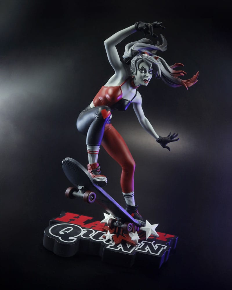 DC Direct Harley Quinn: Red, White & Black Statue 1/10 Harley Quinn by Ivan Tao 20 cm Image 4